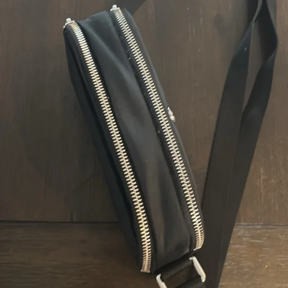 Lululemon Black Crossbody Bag - Picture 4 of 6